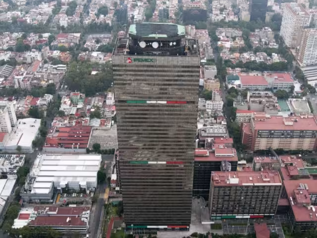 Aunque el apoyo federal ha sido clave, Fitch señaló que Pemex continúa siendo una empresa financieramente frágil