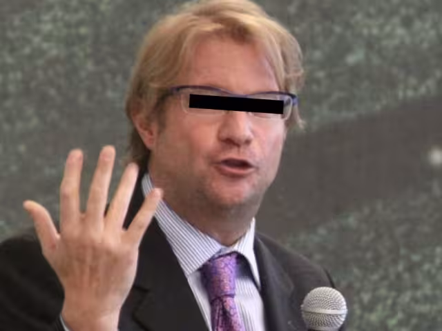 Andrés Roemer, escritor y exdiplomático