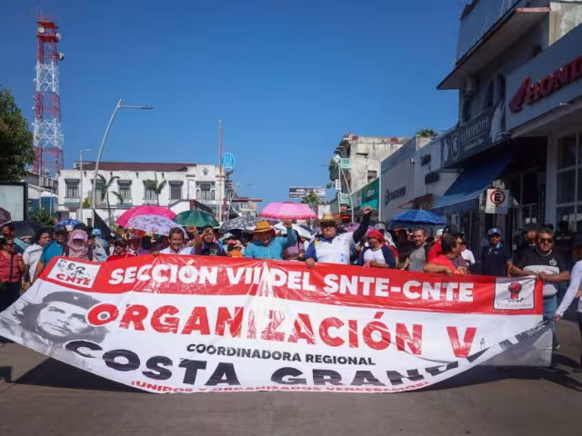 Esta decisión se da luego de que docentes de al menos siete estados, se manifestaran en contra de la propuesta