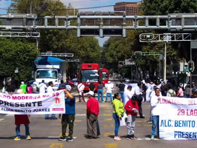Los inconformes advirtieron que mantendrán las movilizaciones en distintos puntos de la ciudad hasta que las autoridades capitalinas accedan a un diálogo