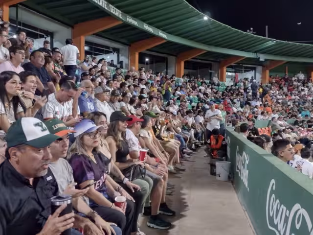 Así lucían las gradas del inmueble de Leones de Yucatán, frente a Diablos Rojos del México