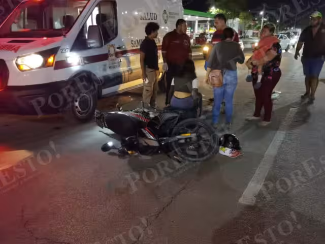 Camioneta invade carril y provoca accidente en la carretera Carmen–Puerto Real
