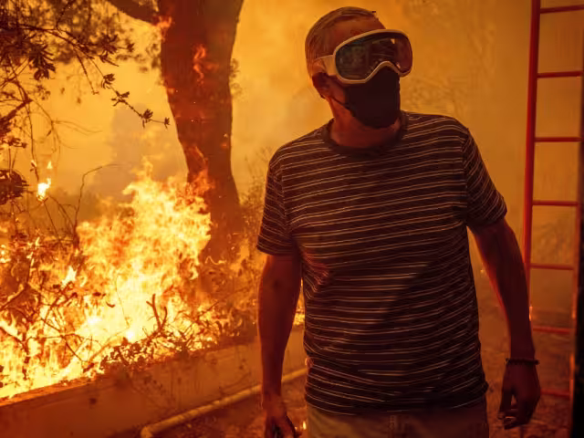 Las autoridades instan a los residentes a seguir las instrucciones de evacuación