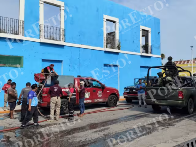 Bomberos controlan incendio en vivienda del Centro de Carmen; hallan a cuatro menores en riesgo