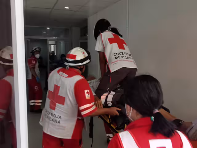 Paramédico continuaba con el RCP desde la ambulancia.