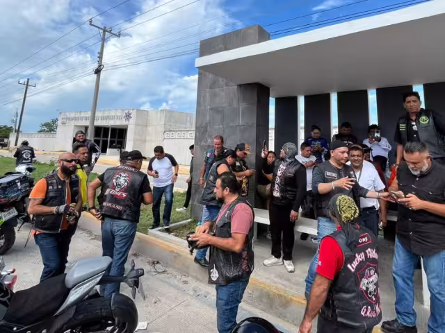 Motociclistas después de acudir a la reunión con autoridades en Quintana Roo