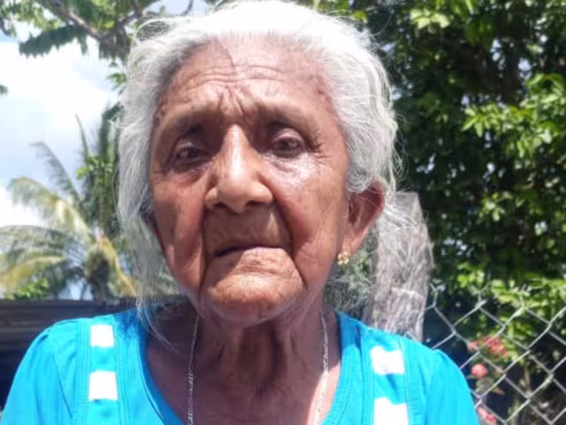 Mujer de la tercera edad denuncia hostigamiento de su exnuera en Candelaria