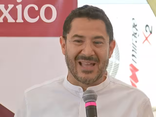 Martí Batres Guadarrama. director del ISSSTE