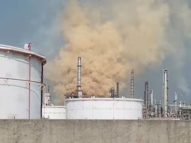 Una gran cantidad de humo provenía de la Planta Catalítica I de Salina Cruz