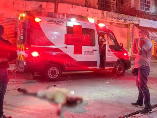 Hombre se desmaya en calle 36; vecinos alertan a cuerpos de emergencia