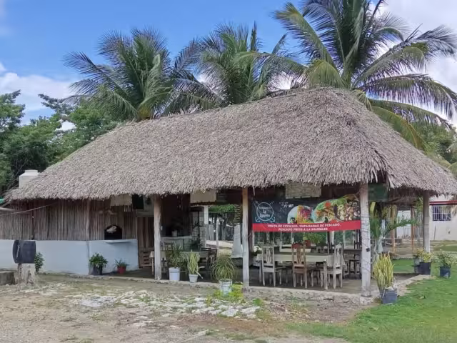 Los restauranteros de Raudales sufren por la temporada baja