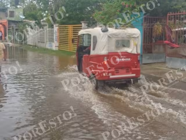 Vecinos de San Antonio Cárdenas denunciaron el abandono del Ayuntamiento ante las inundaciones que afectan a sus calles.