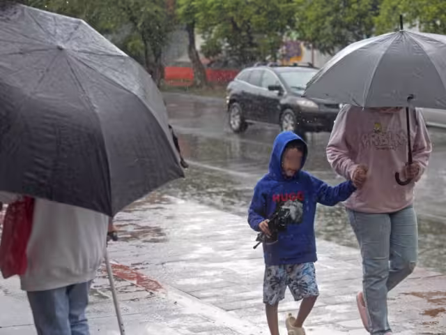 Hasta el momento, las autoridades no han reportado daños graves ni víctimas, pero se mantiene activa la vigilancia en la trayectoria de “Barry”