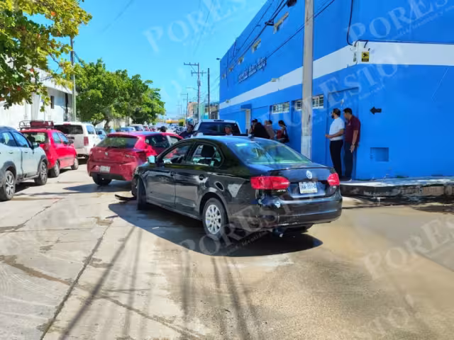 Tres vehículos chocaron la mañana del sábado en la colonia San Agustín del Palmar,