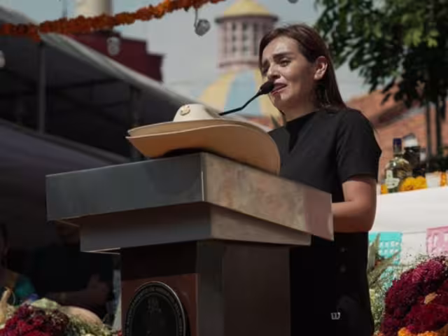 Este relevo se da en medio de un ambiente de luto y exigencias de justicia.