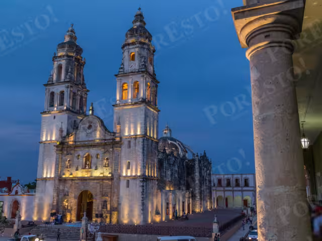 La Catedral de Campeche fue levantada originalmente en 1540 por orden de Francisco de Montejo y León.