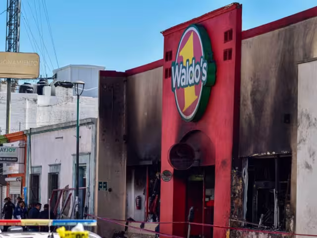 La FGJE indicó que la hipótesis más sólida apunta a una falla eléctrica o explosión en un transformador interno