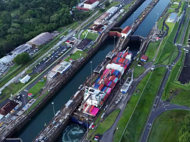 El 31 de diciembre de 1999 Panamá retomó el control total para administrar el Canal