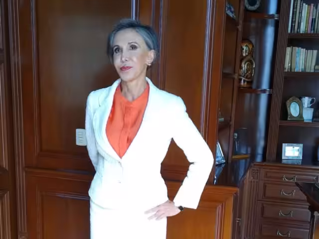 Piden quitar estatua de Florinda Meza de su pueblo natal por los escándalos que han salido a luz