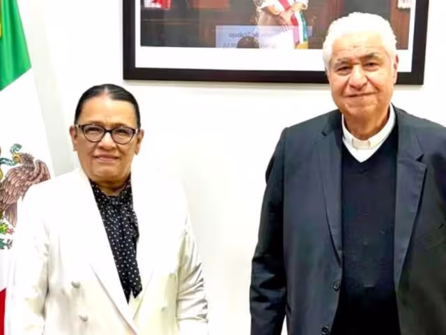Rosa Icela Rodríguez, titular de Gobernación y Rogelio Cabrera López, presidente de la Conferencia del Episcopado Mexicano