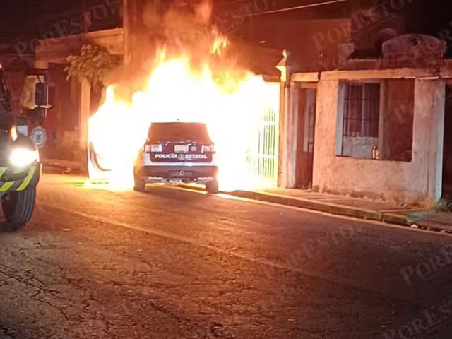 Patrulla de la PEP choca contra poste y deja sin luz a 200 familias en Campeche
