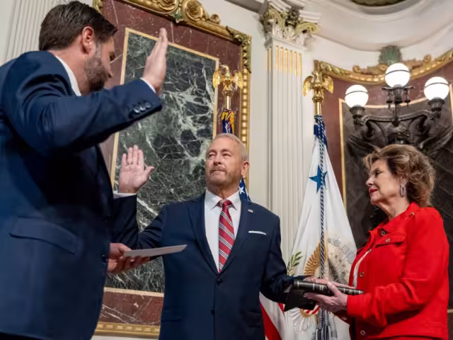El pasado martes el vicepresidente de Estados Unidos, J.D. Vance, tomó protesta a Ron Joihnson, como nuevo embajador en México