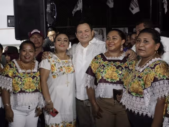 Joaquín Díaz Mena prometió impulsar el deporte y a la niñez en Chumayel