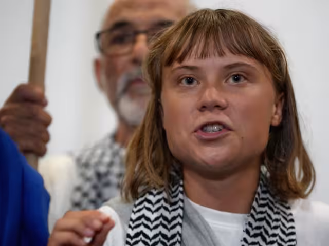 La activista Greta Thunberg llamó a los líderes mundiales a romper su complicidad con lo que calificó como un genocidio
