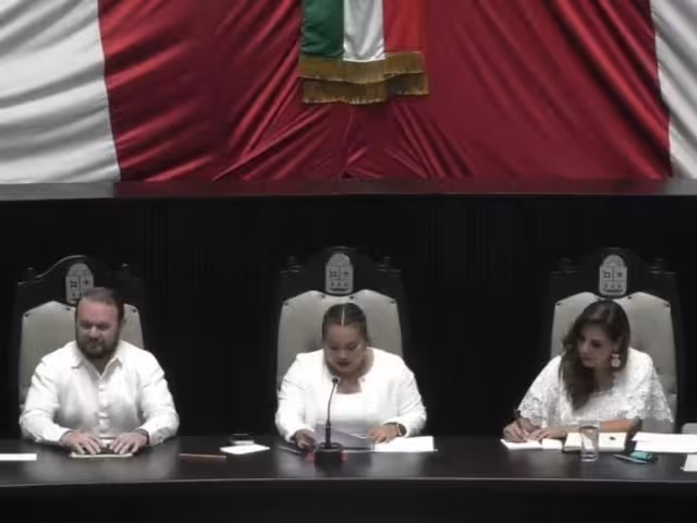 Quintana Roo celebra su 51 aniversario con sesión solemne en Chetumal