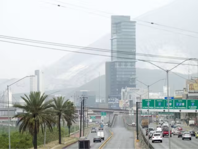 Las autoridades estatales gestionan una reunión con la Semarnat y Pemex para mejorar los procesos anticontaminantes en la refinería