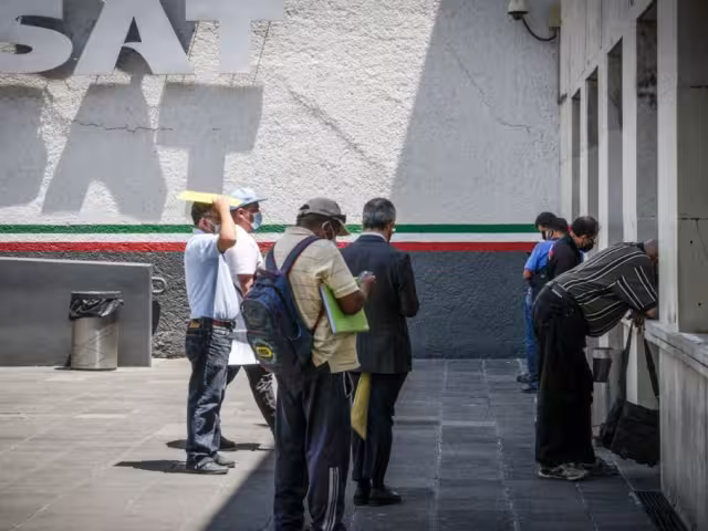 Conocer la diferencia entre persona física y persona moral es esencial para cumplir con tus obligaciones fiscales