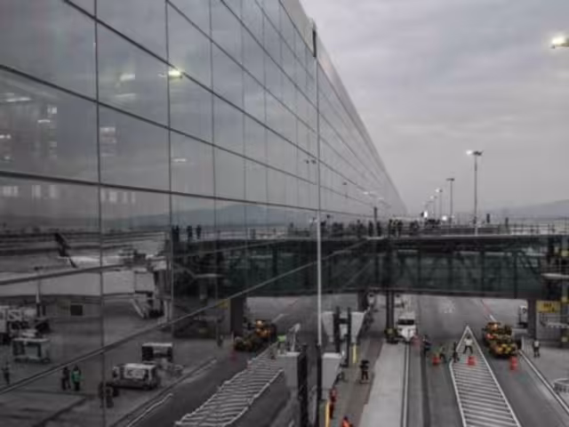 En el AIFA,  elementos de la Guardia Nacional aseguraron 70 kilos de metanfetamina ocultos en una empresa de paquetería