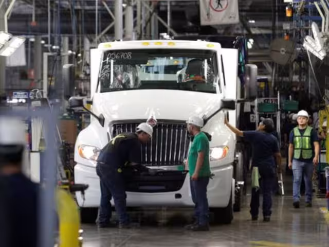 De acuerdo con datos de la ANPACT, México produce más del 90 por ciento de sus vehículos pesados para exportación