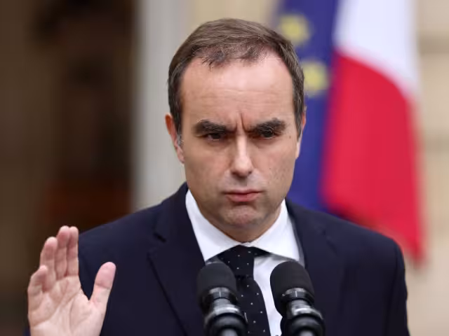 Sébastien Lecornu, considerado un aliado cercano de Macron, fue nombrado primer ministro apenas el mes pasado