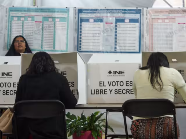 El INE instalará 84 mil 123 casillas en todo el país, incluidas 245 especiales para electores en tránsito.
