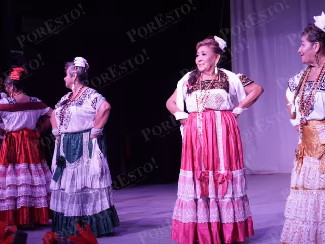 Celebran belleza y valía de mujeres adultas mayores en emotiva velada