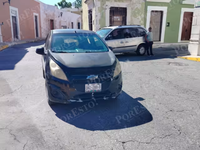 Golpe en esquina del parque de Guadalupe deja solo daños materiales