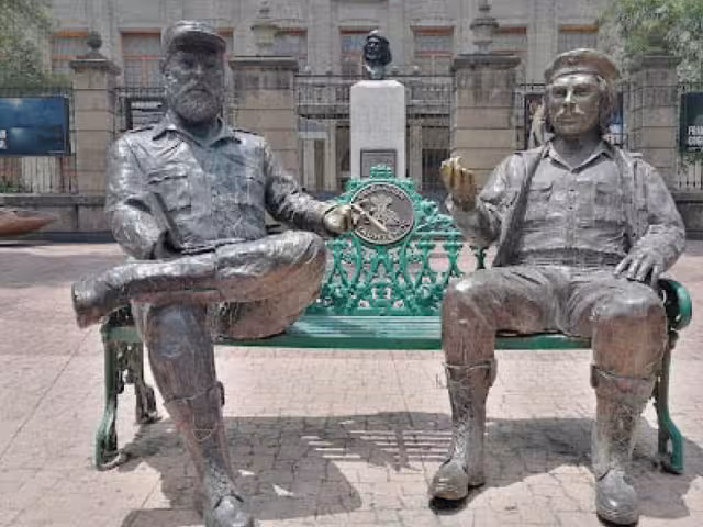 Las esculturas, instaladas en el Jardín Tabacalera, formaban parte del “Monumento Encuentro”