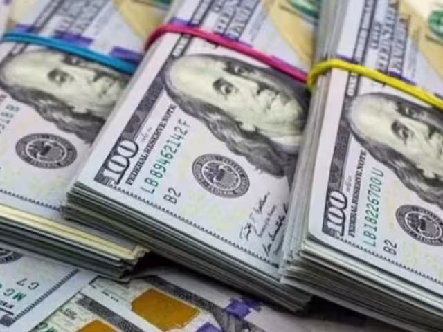 El peso mexicano arrancó la jornada cambiaria con una ligera pérdida frente al dólar