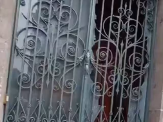 Así terminó la Puerta de Palacio Nacional en CDMX