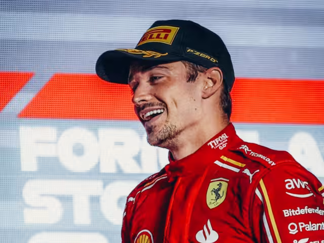 Leclerc le quiere robar el Gran Premio a Max Verstappen, quien se ha coronado campeón en dos ocasiones