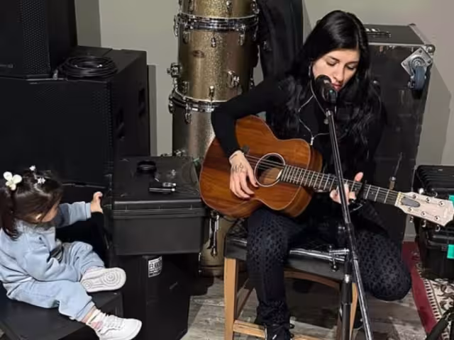 Cazzu reacciona al regalo de cumpleaños que Nodal le dio a su hija