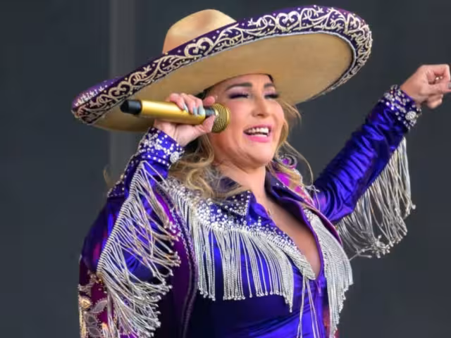 Alicia Villarreal le manda fuerte mensaje a Cruz Martínez por hablar de su relación