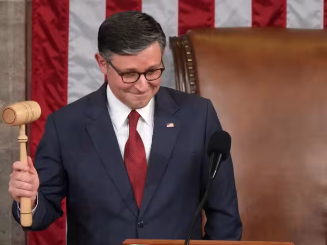 A pesar de su triunfo, Mike Johnson enfrentó disidencia en su propio partido