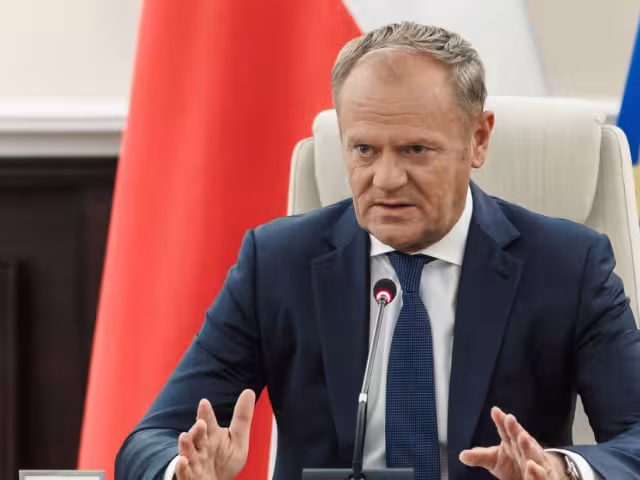 El primer ministro de Polonia, Donald Tusk, convocó de emergencia a una reunión extraordinaria con sus mandos militares