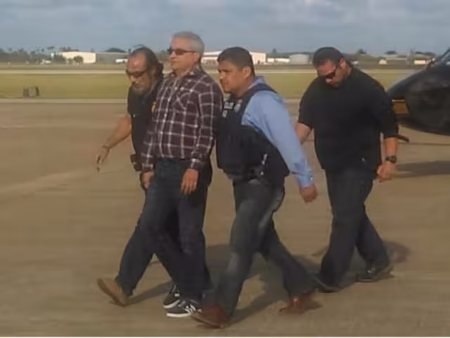 Estados Unidos entregó este jueves al exgobernador Tomás Yarrington Ruvalcaba, a las autoridades mexicanas