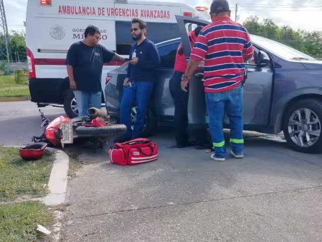 Fémina resulta ilesa tras ser impactada por un automóvil en Avenida Constituyentes del 74; se han registrado 3 accidentes en lo que va del año