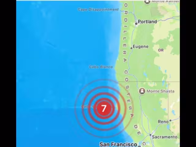 Inicialmente, el Servicio Geológico de Estados Unidos (USGS) reportó que el sismo tenía una magnitud de 6.6