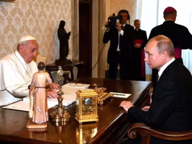 Aunque las relaciones entre el Vaticano y Rusia han tenido momentos complejos, el liderazgo de Francisco fue visto con respeto en Moscú
