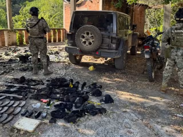 Elementos de la Marina aseguraron armas, un vehículo y una motocicleta vinculados a ‘Los Chapitos’ en Concordia, Sinaloa
